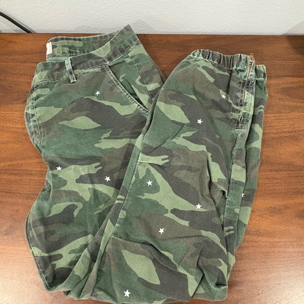 Sundry Green Casual Camouflage Bottoms